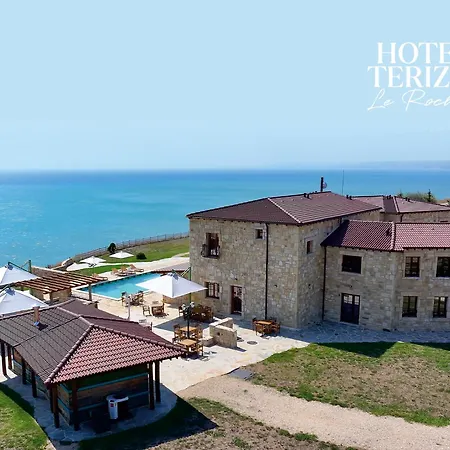 & - Terizis Le Rocher Hotel *