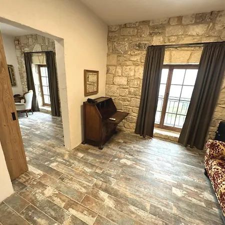 & - Terizis Le Rocher