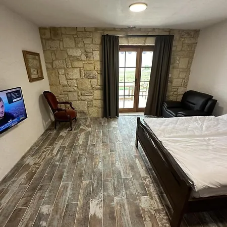 & - Terizis Le Rocher *