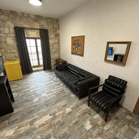 & - Terizis Le Rocher