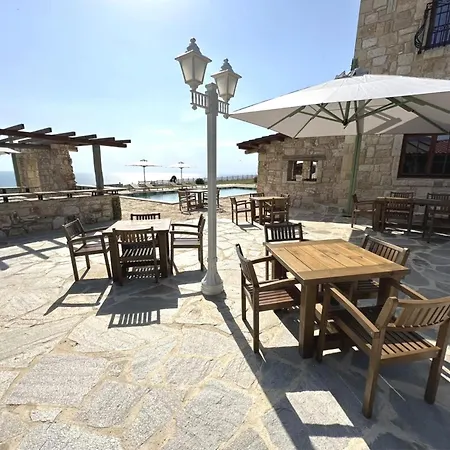 & - Terizis Le Rocher Hotel *