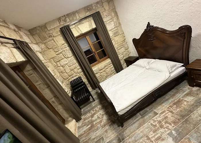 & - Terizis Le Rocher *