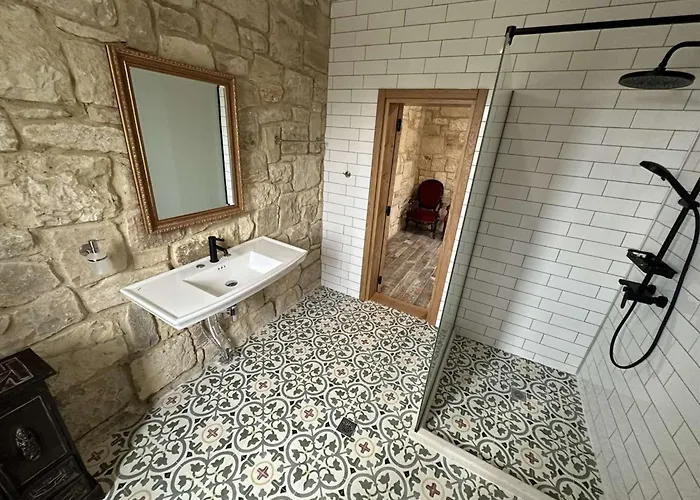 & - Terizis Le Rocher