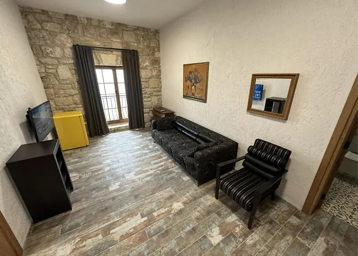 & - Terizis Le Rocher