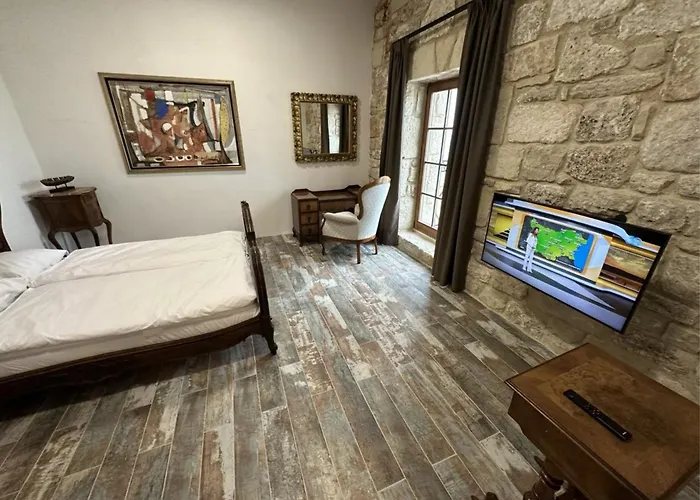 & - Terizis Le Rocher