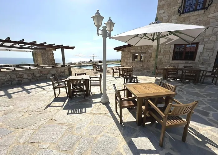 & - Terizis Le Rocher Hotel *