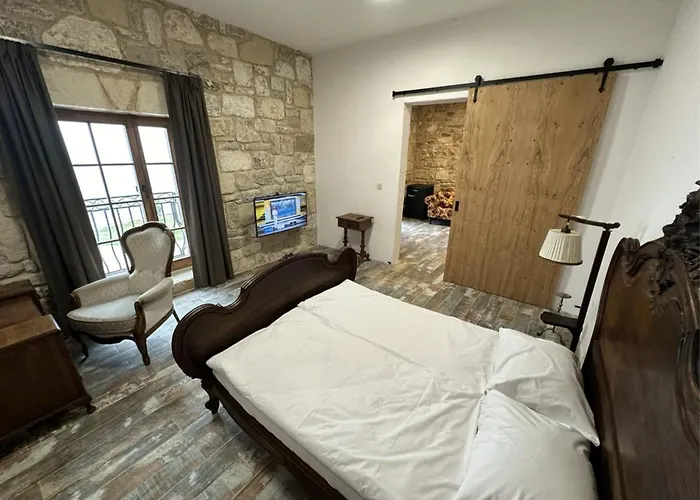 & - Terizis Le Rocher